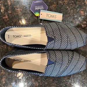 TOMS Size 8.5 women's shoes. New!